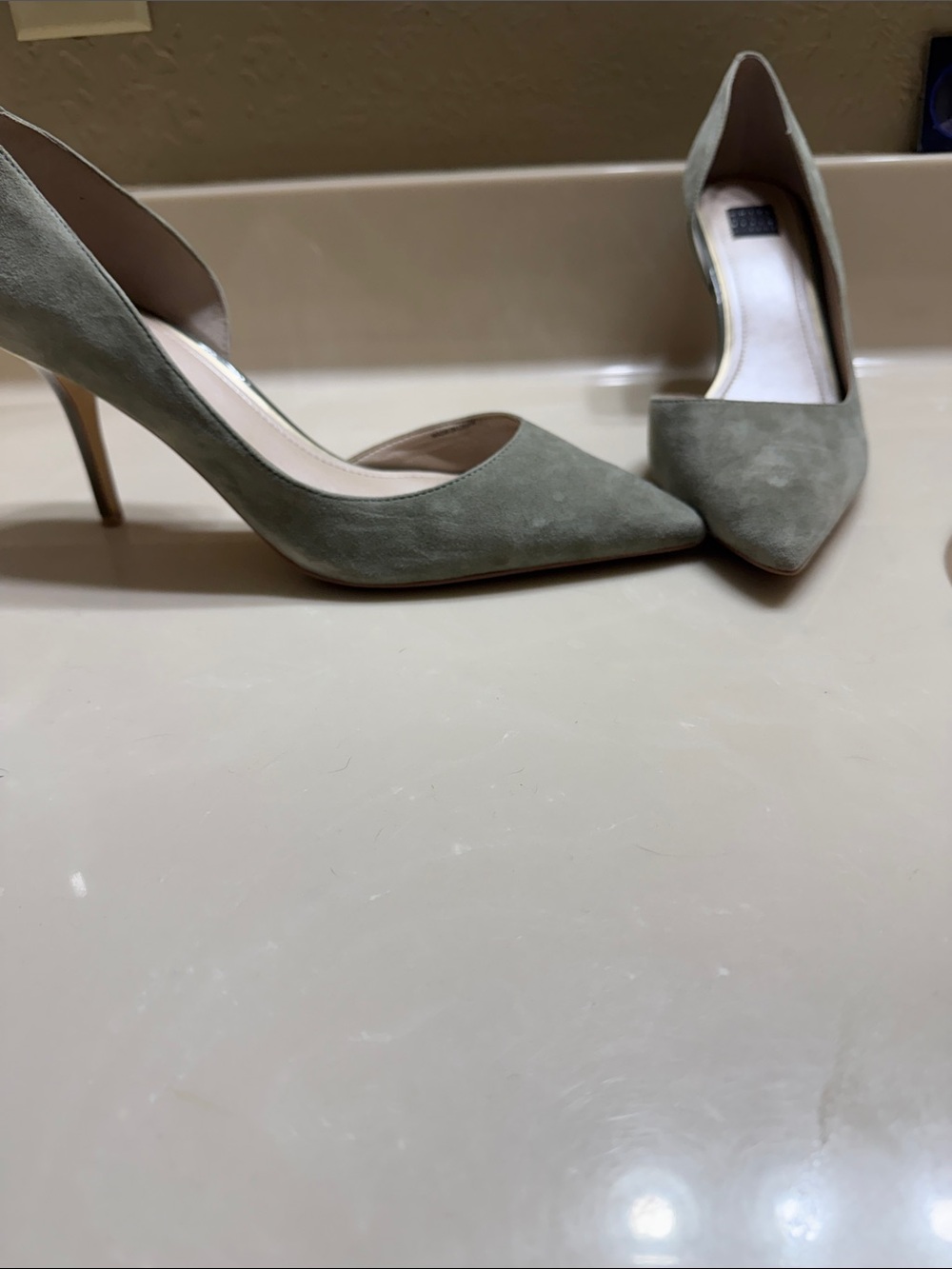 Suede White House Black Market Pump in Olive Green sz 8
